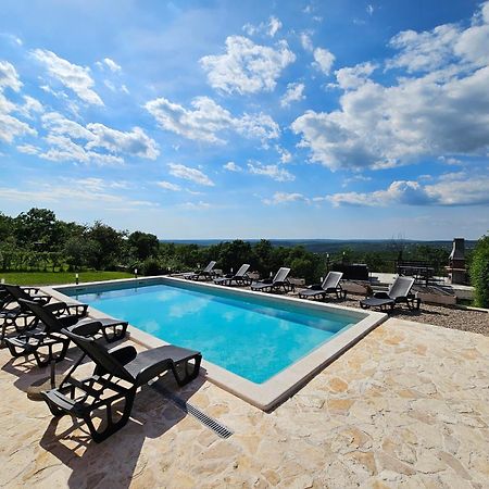 Bed And Breakfast Rogocana Labin  Bagian luar foto