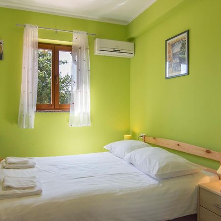 Bed And Breakfast Rogocana Labin  Bagian luar foto