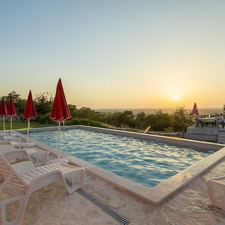Bed And Breakfast Rogocana Labin  Bagian luar foto