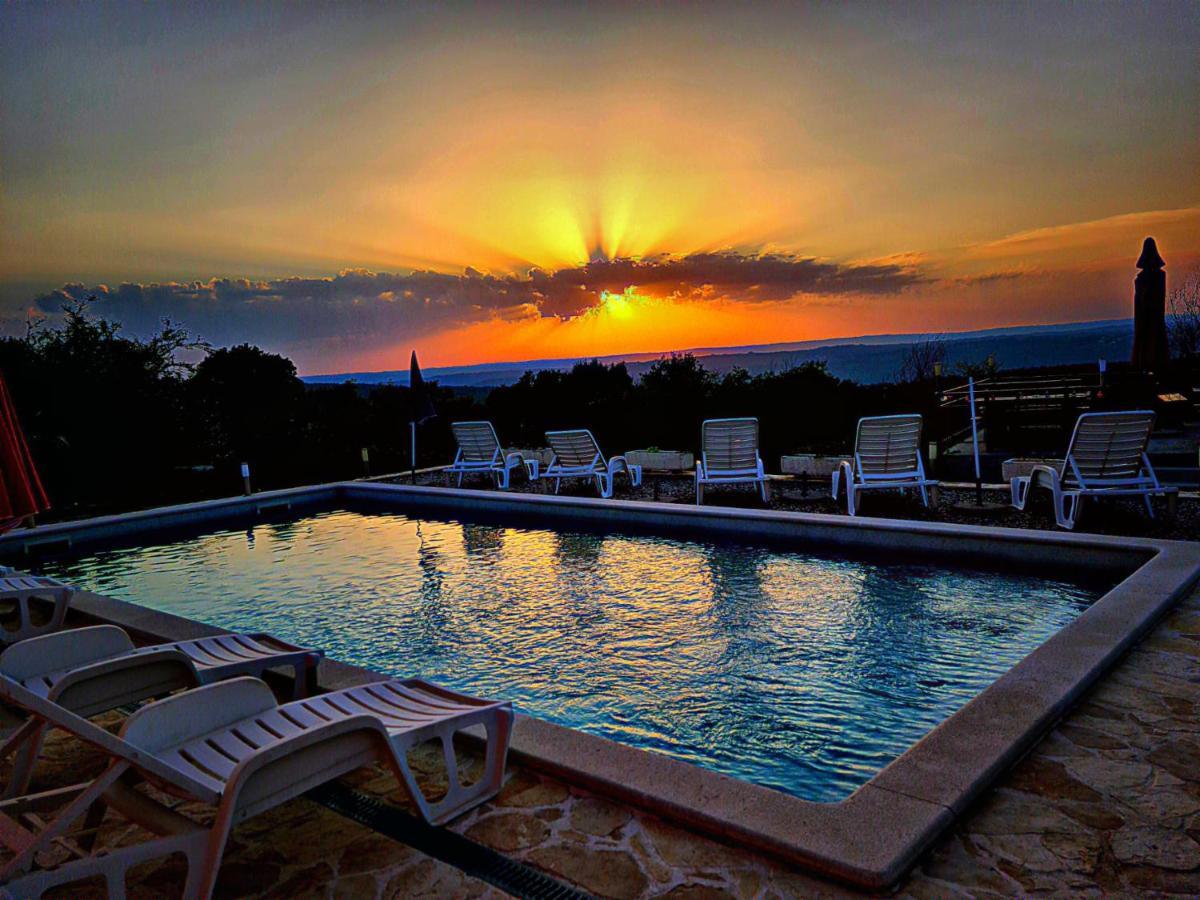 Bed And Breakfast Rogocana Labin  Bagian luar foto
