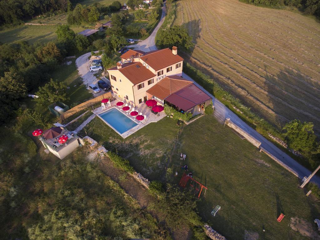 Bed And Breakfast Rogocana Labin  Bagian luar foto