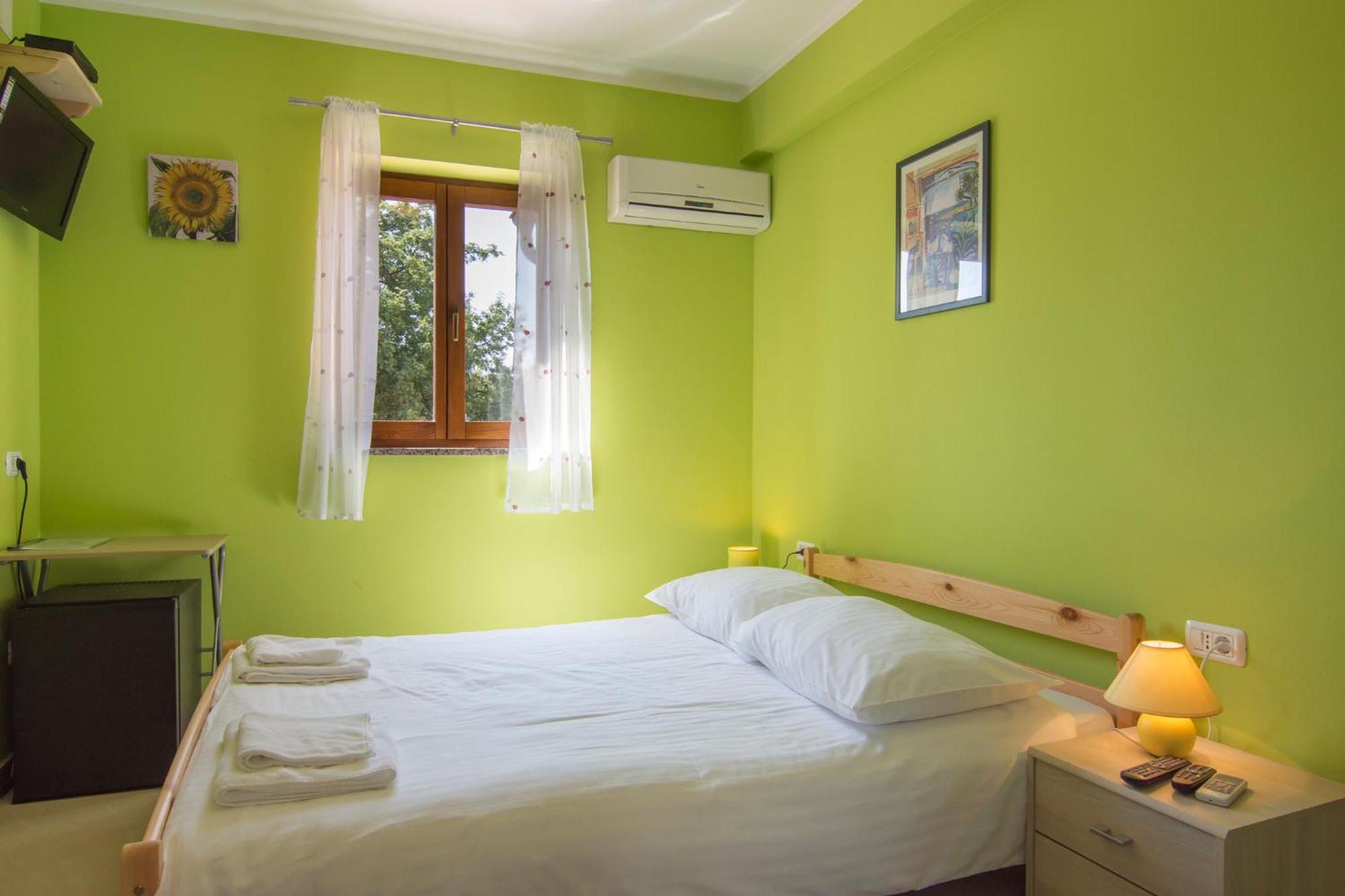 Bed And Breakfast Rogocana Labin  Bagian luar foto