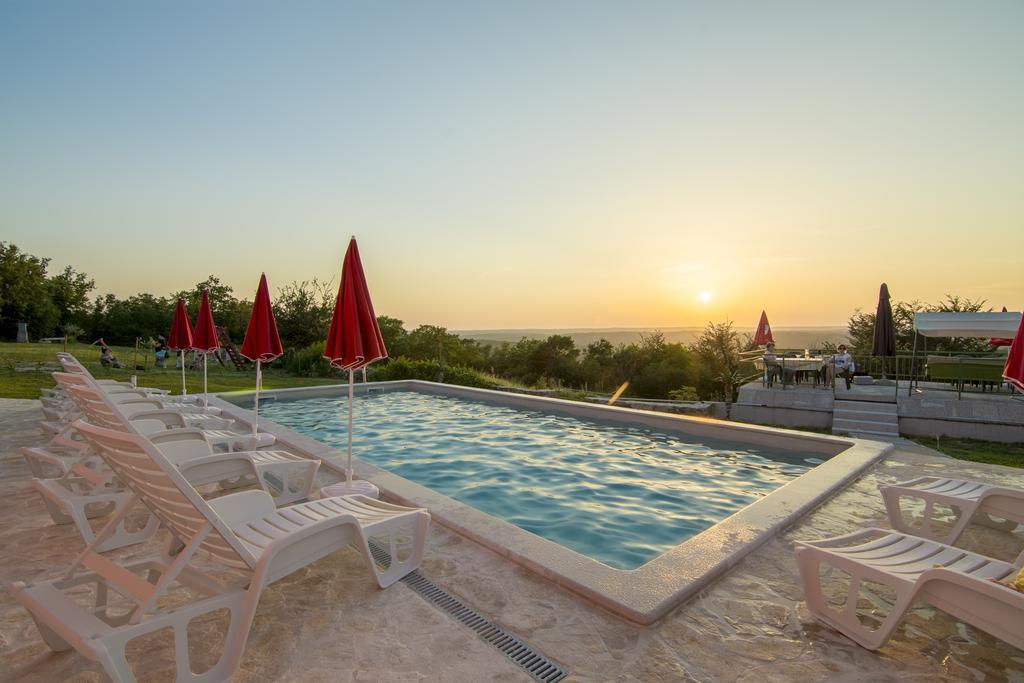 Bed And Breakfast Rogocana Labin  Bagian luar foto