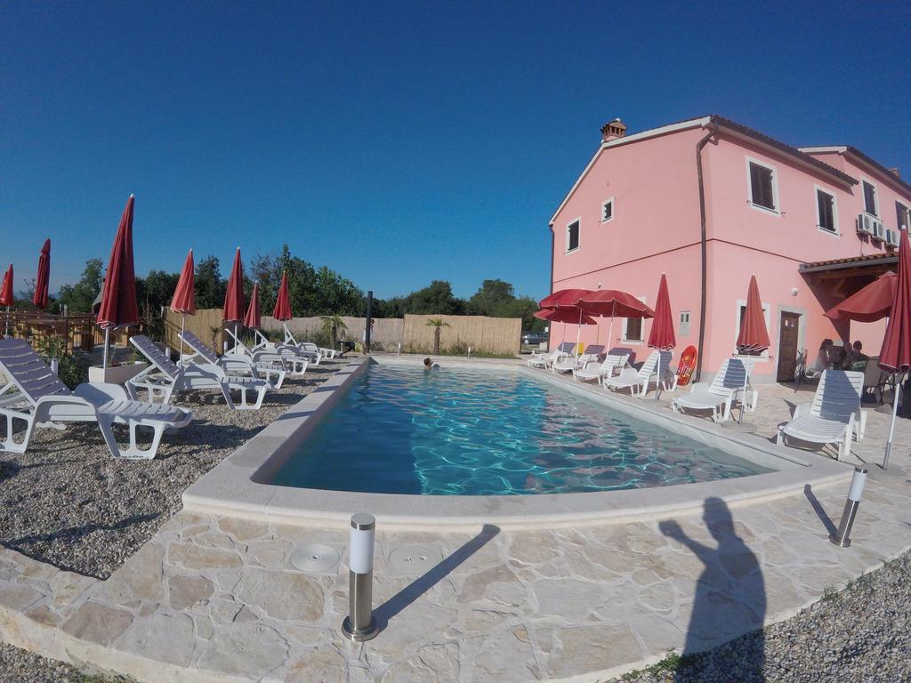 Bed And Breakfast Rogocana Labin  Bagian luar foto