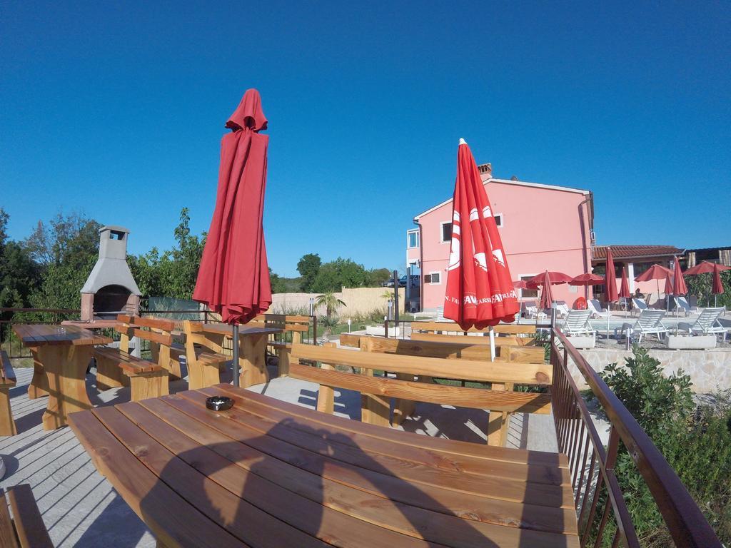 Bed And Breakfast Rogocana Labin  Bagian luar foto