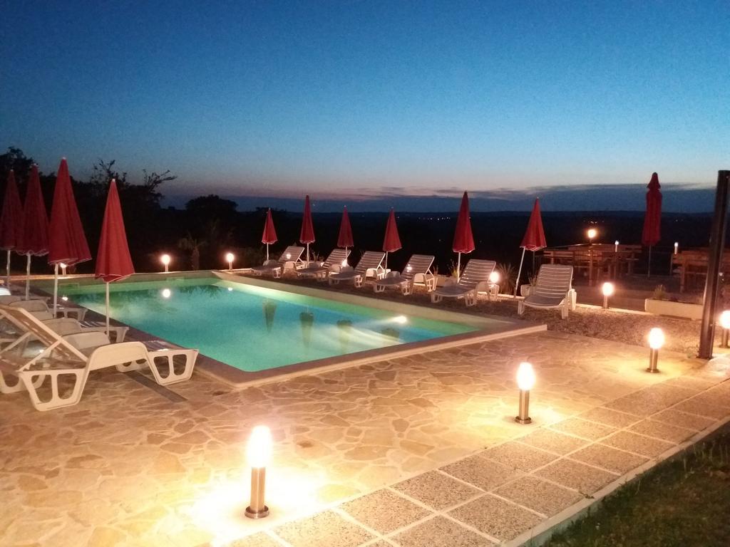 Bed And Breakfast Rogocana Labin  Bagian luar foto