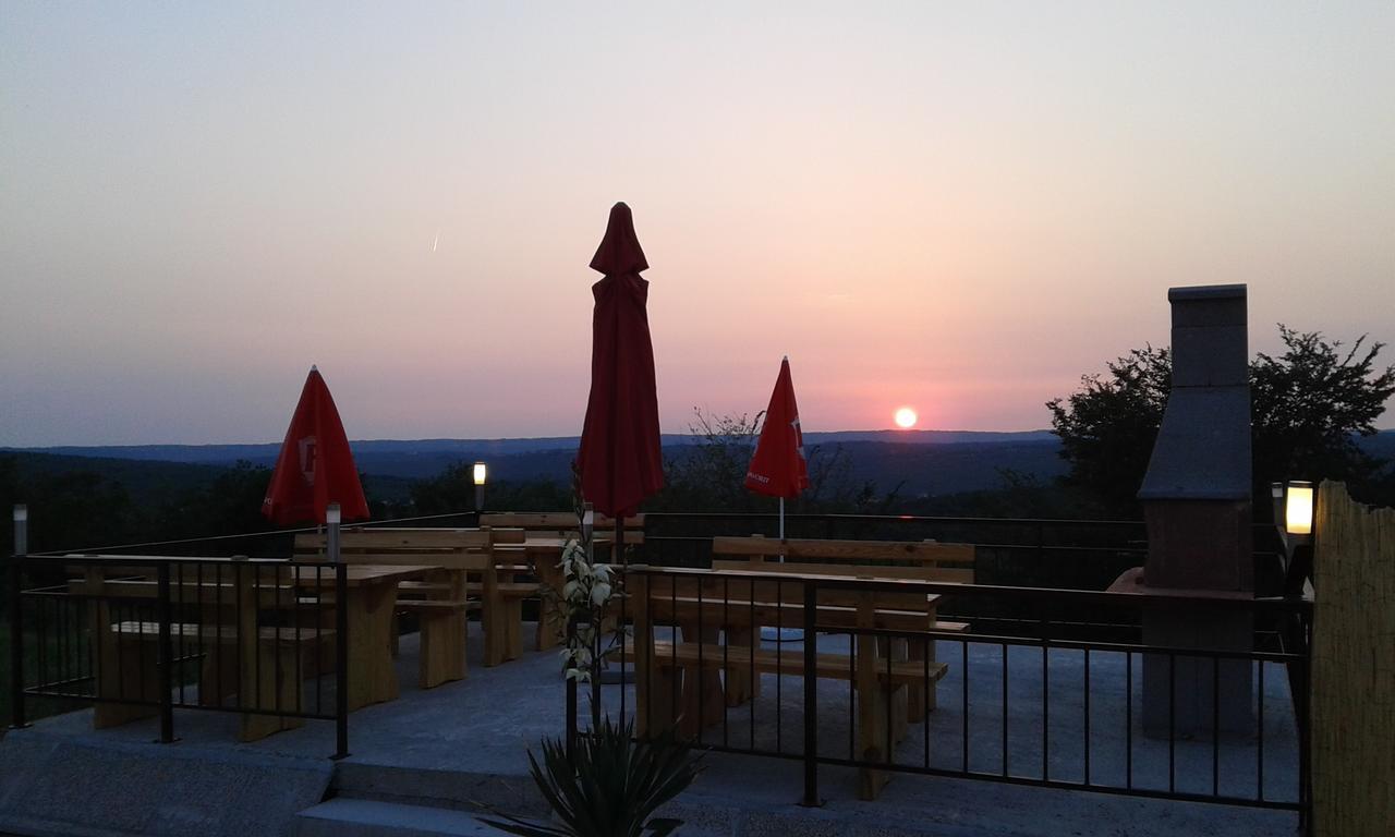 Bed And Breakfast Rogocana Labin  Bagian luar foto