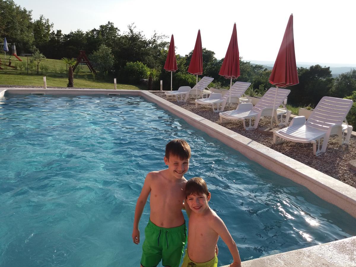 Bed And Breakfast Rogocana Labin  Bagian luar foto